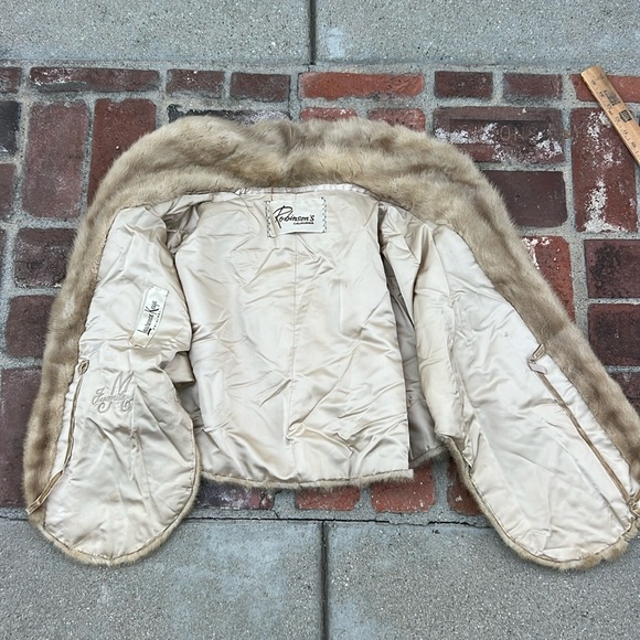 Vintage Robinson California  authentic fur over the shoulder coat.❤️ - Picture 3 of 17